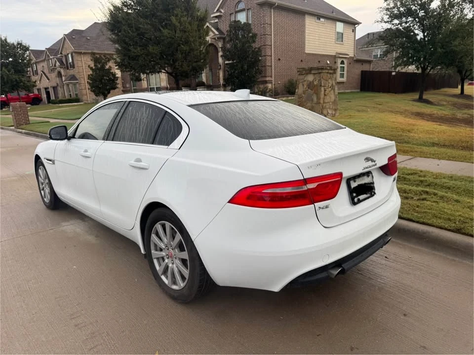 2019 Jaguar XE - Image 4 of 7