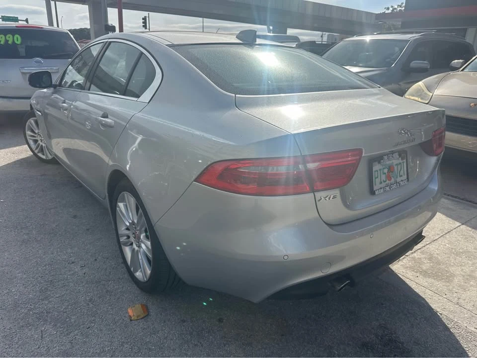 2019 Jaguar XE - Image 6 of 11