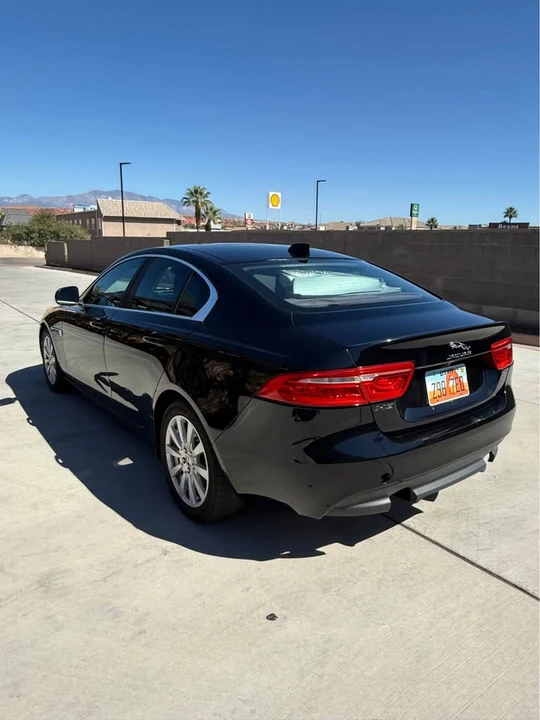 2019 Jaguar XE - Image 5 of 12