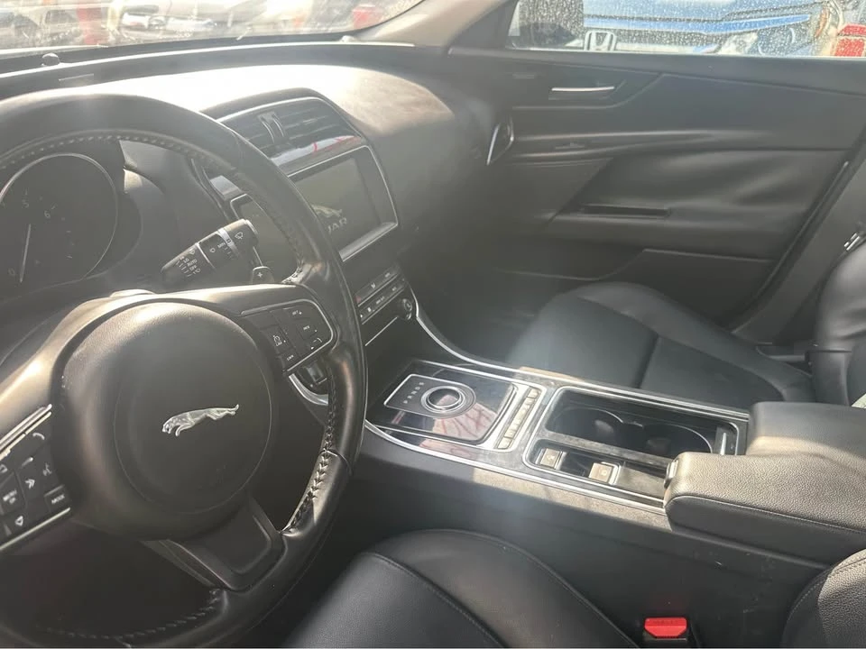 2019 Jaguar XE - Image 8 of 11