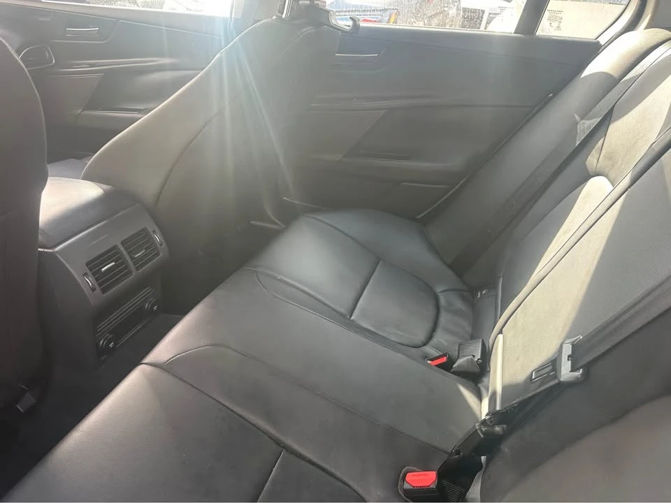 2019 Jaguar XE - Image 11 of 11