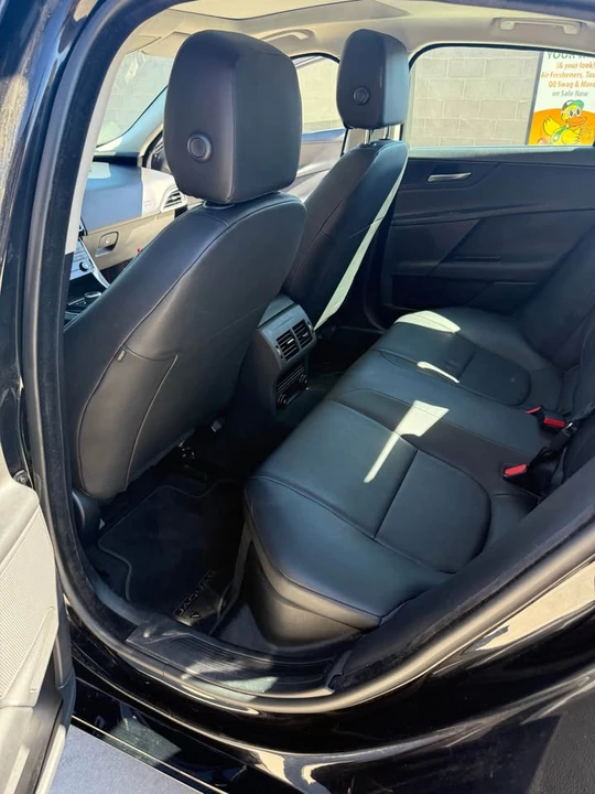 2019 Jaguar XE - Image 7 of 12