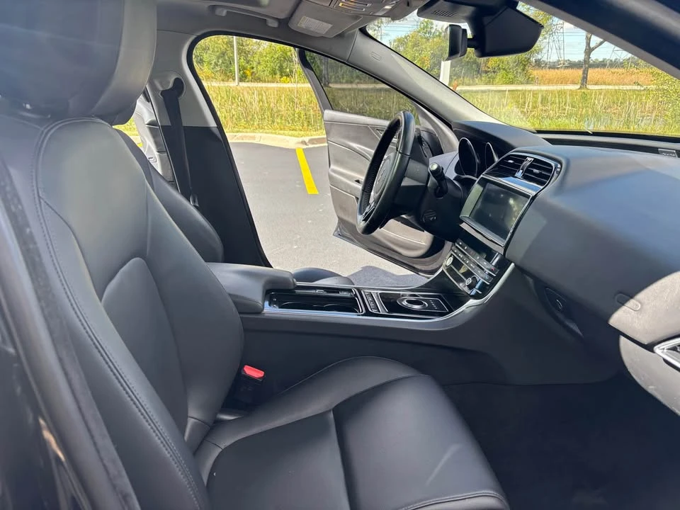 2019 Jaguar XE - Image 8 of 14