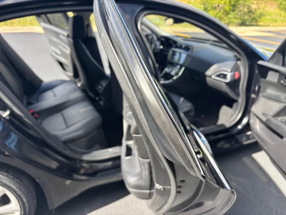 2019 Jaguar XE - Image 6 of 14