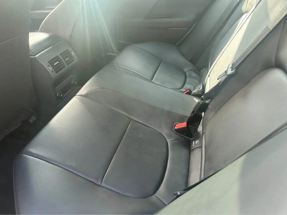 2019 Jaguar XE - Image 10 of 11