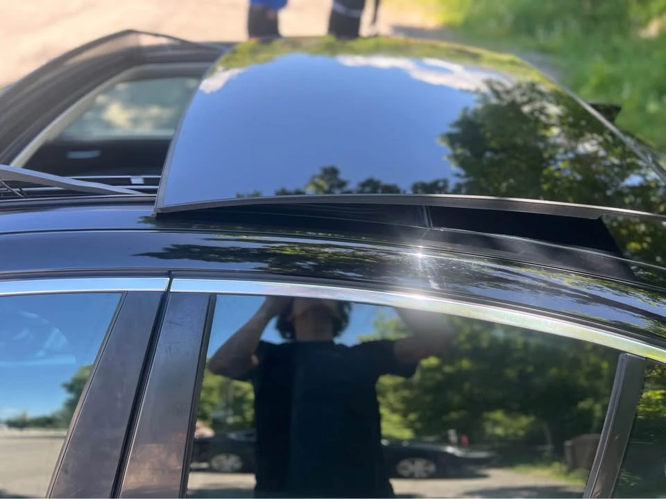 2019 Jaguar XE - Image 2 of 12