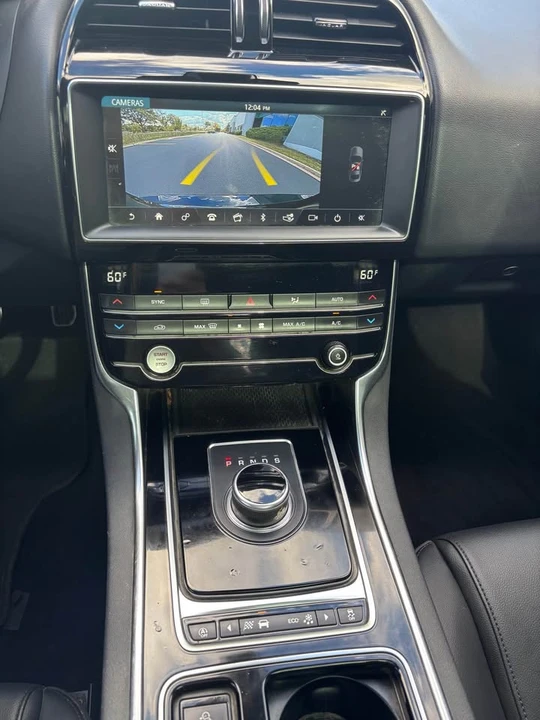 2019 Jaguar XE - Image 12 of 14