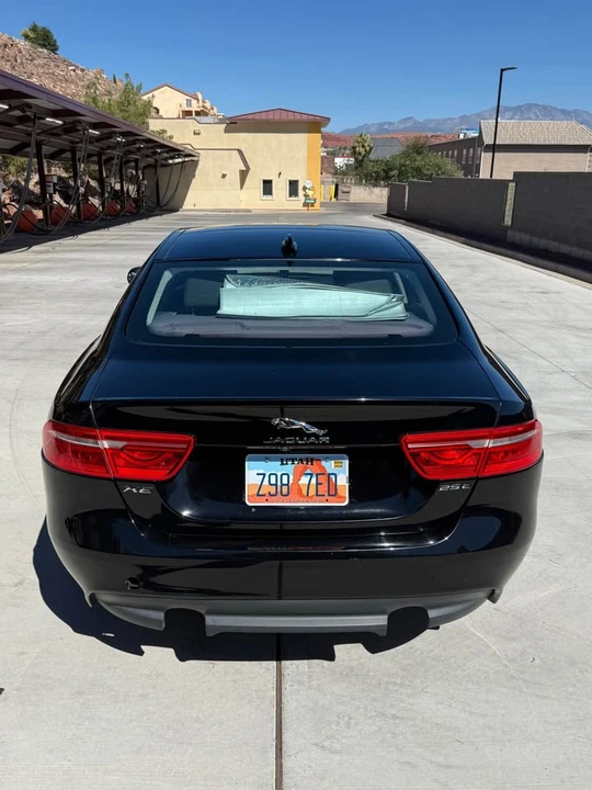 2019 Jaguar XE - Image 4 of 12