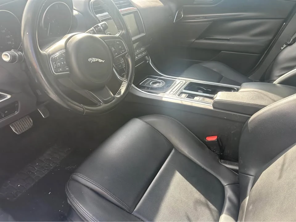 2019 Jaguar XE - Image 7 of 11