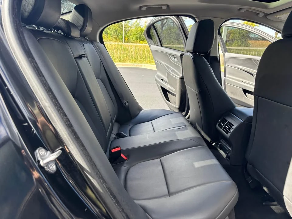2019 Jaguar XE - Image 7 of 14