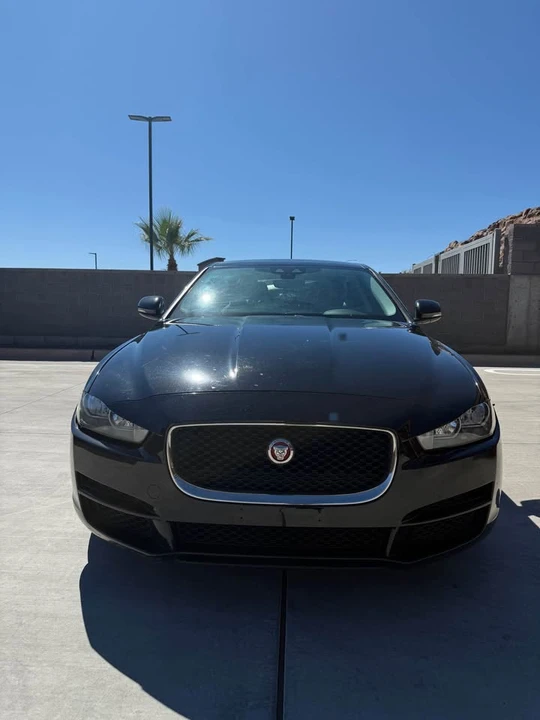 2019 Jaguar XE - Image 4 of 6