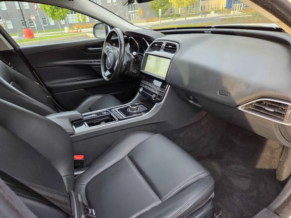 2019 Jaguar XE - Image 11 of 15