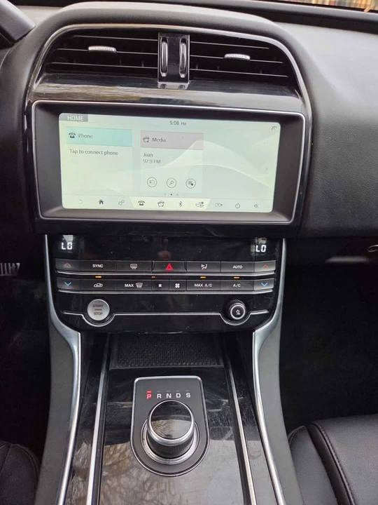 2019 Jaguar XE - Image 12 of 15