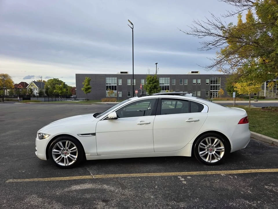 2019 Jaguar XE - Image 14 of 15