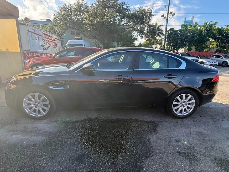 2019 Jaguar XE - Image 2 of 4
