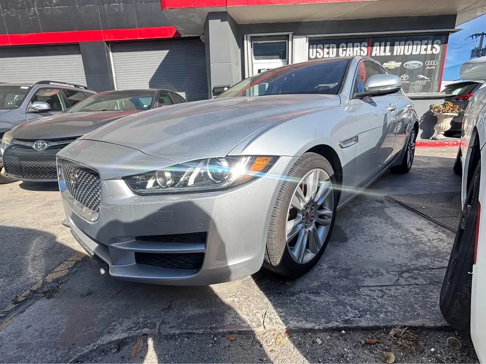 2019 Jaguar XE - Image 4 of 8