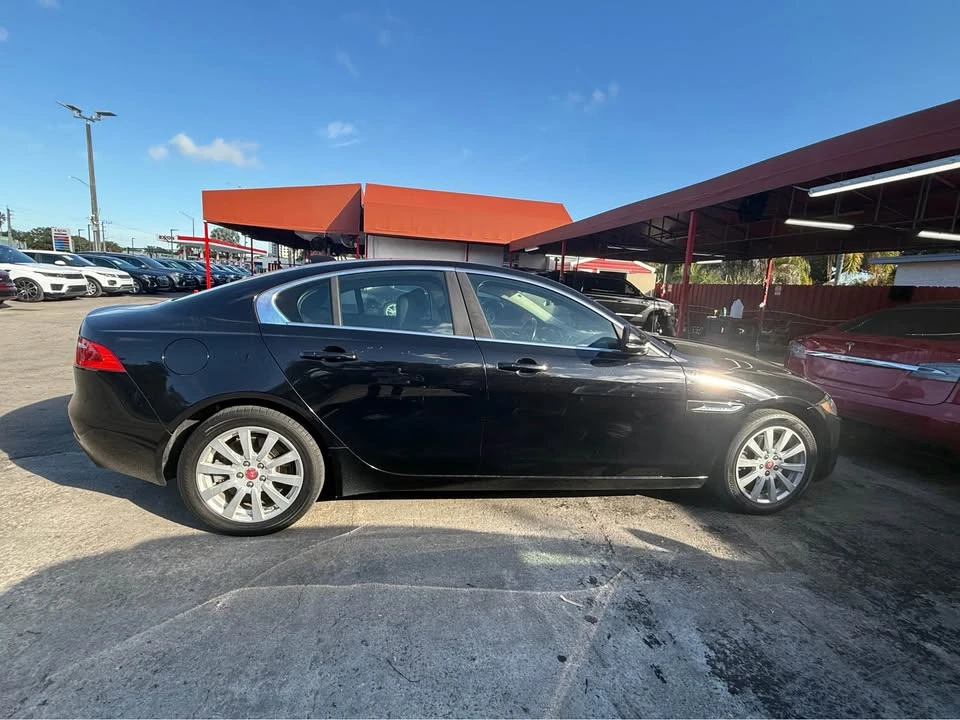 2019 Jaguar XE - Image 3 of 4