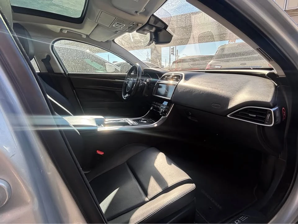2019 Jaguar XE - Image 8 of 8
