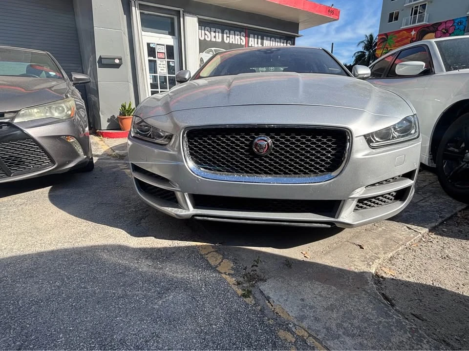 2019 Jaguar XE - Image 5 of 8