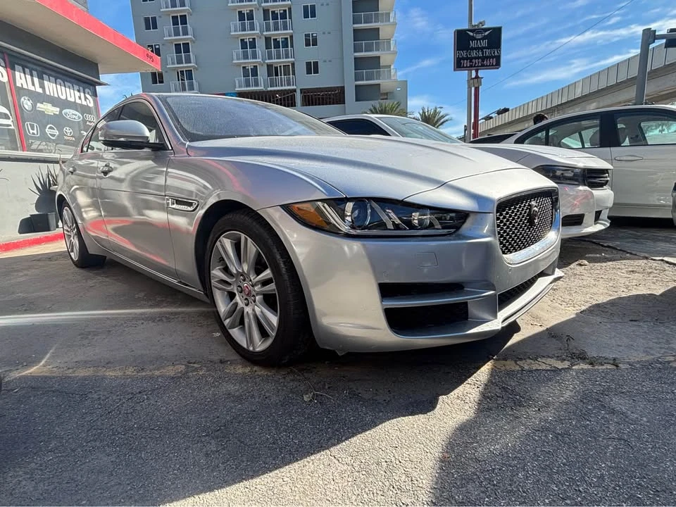 2019 Jaguar XE - Image 6 of 8