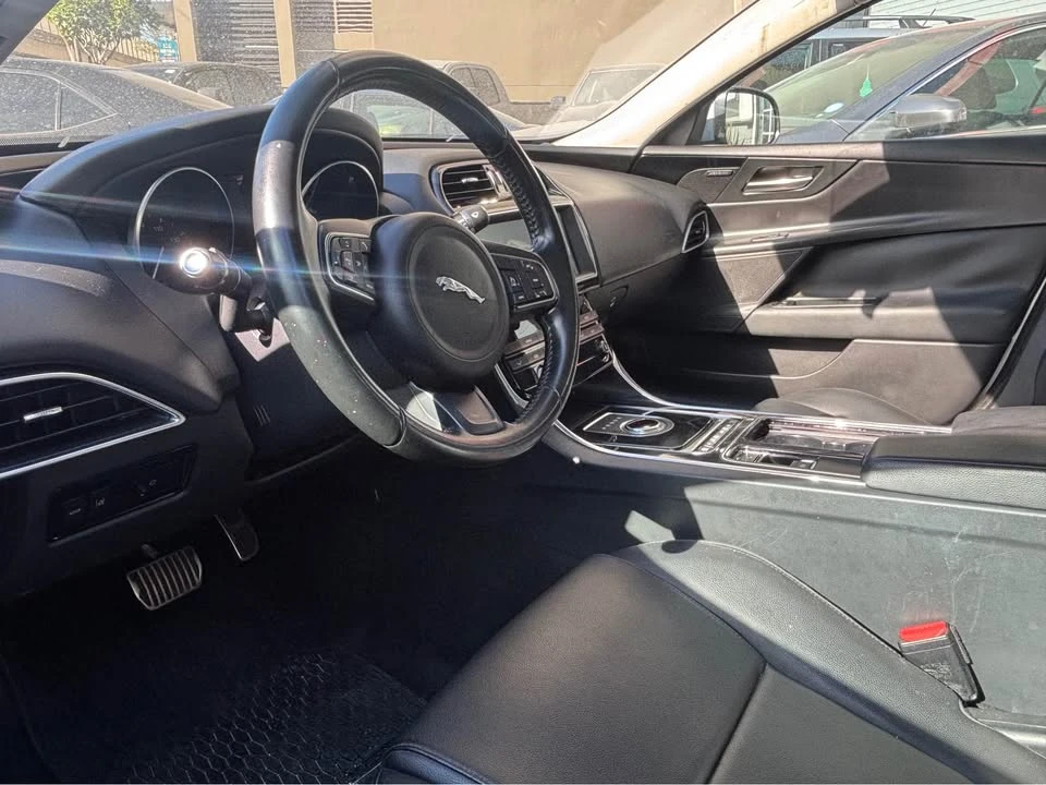 2019 Jaguar XE - Image 7 of 8