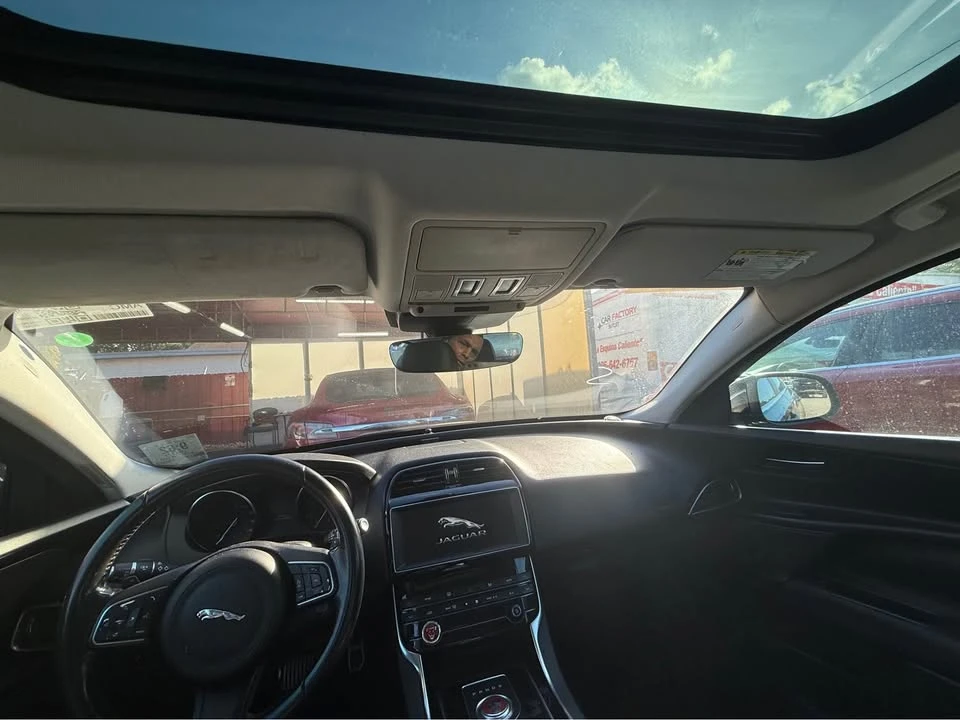 2019 Jaguar XE - Image 4 of 4