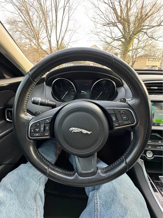 2019 Jaguar XE - Image 19 of 20