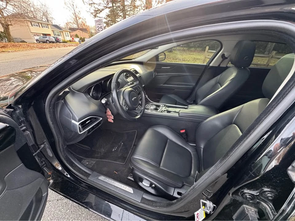 2019 Jaguar XE - Image 9 of 20