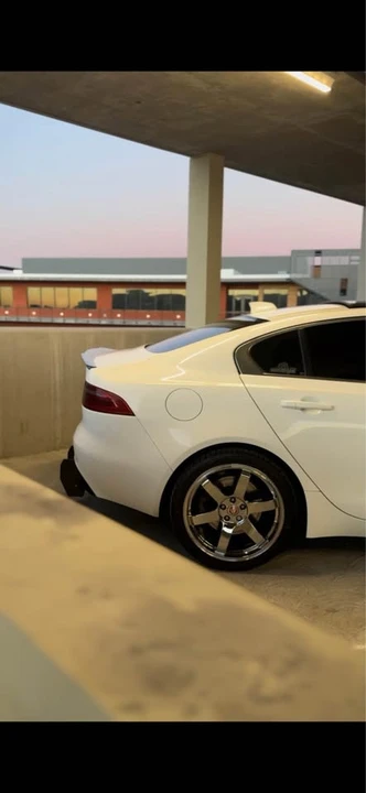 2019 Jaguar XE - Image 8 of 9