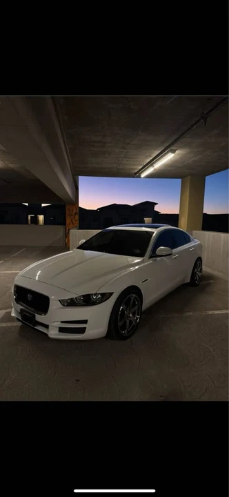 2019 Jaguar XE - Image 9 of 9