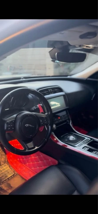 2019 Jaguar XE - Image 3 of 9