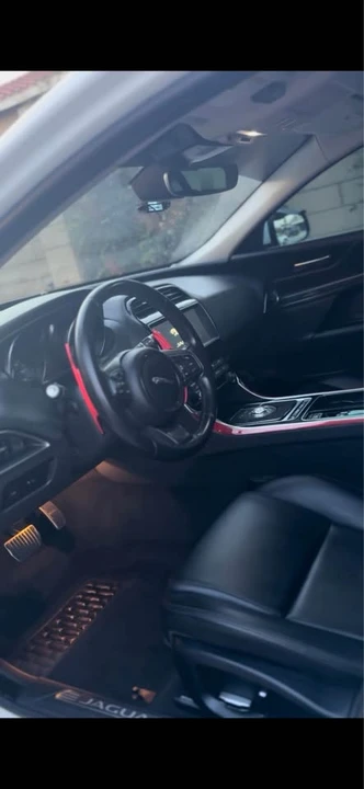 2019 Jaguar XE - Image 2 of 9