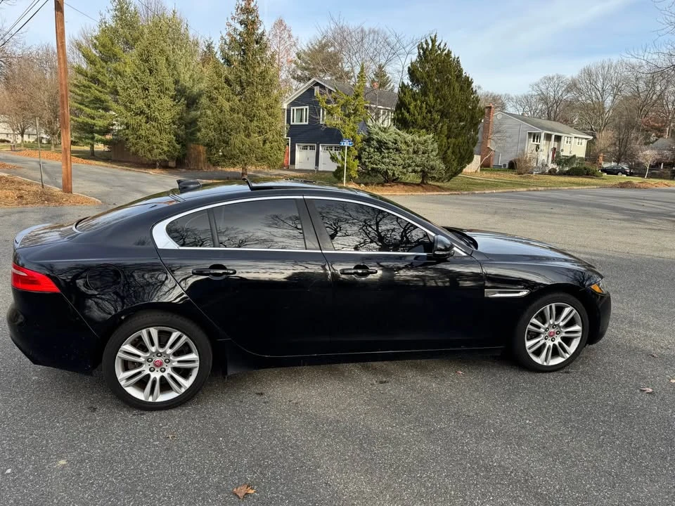2019 Jaguar XE - Image 5 of 16