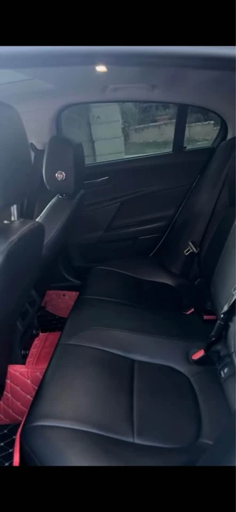 2019 Jaguar XE - Image 5 of 9