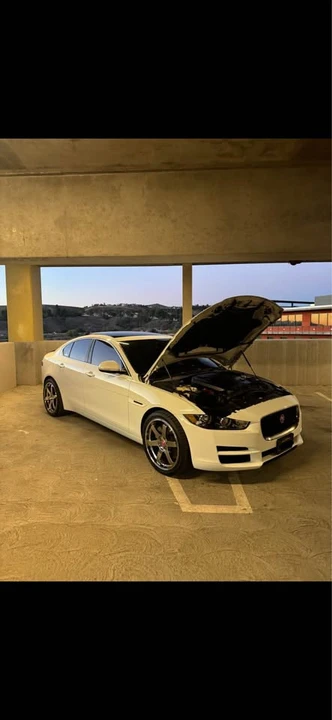 2019 Jaguar XE - Image 6 of 9