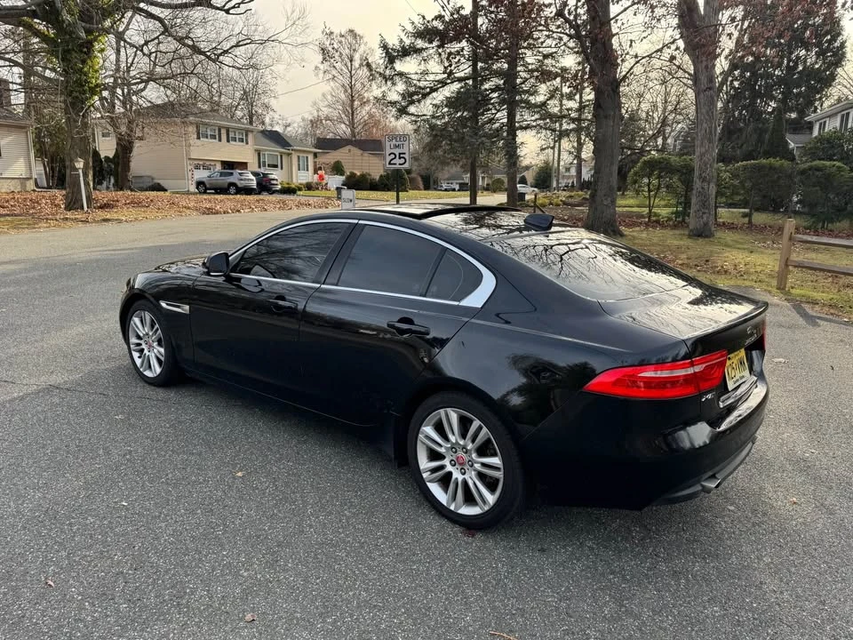 2019 Jaguar XE - Image 5 of 17