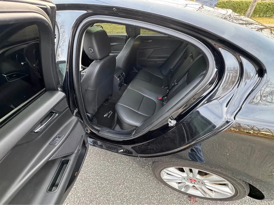 2019 Jaguar XE - Image 14 of 17