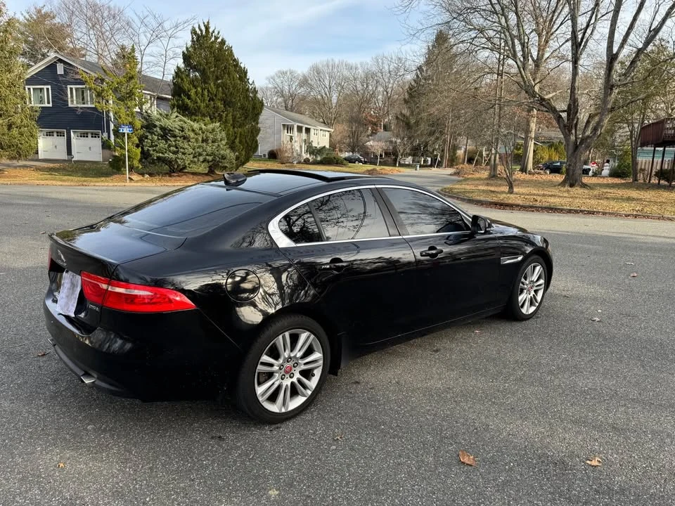 2019 Jaguar XE - Image 7 of 17