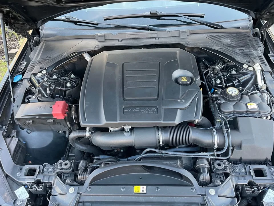 2019 Jaguar XE - Image 14 of 14
