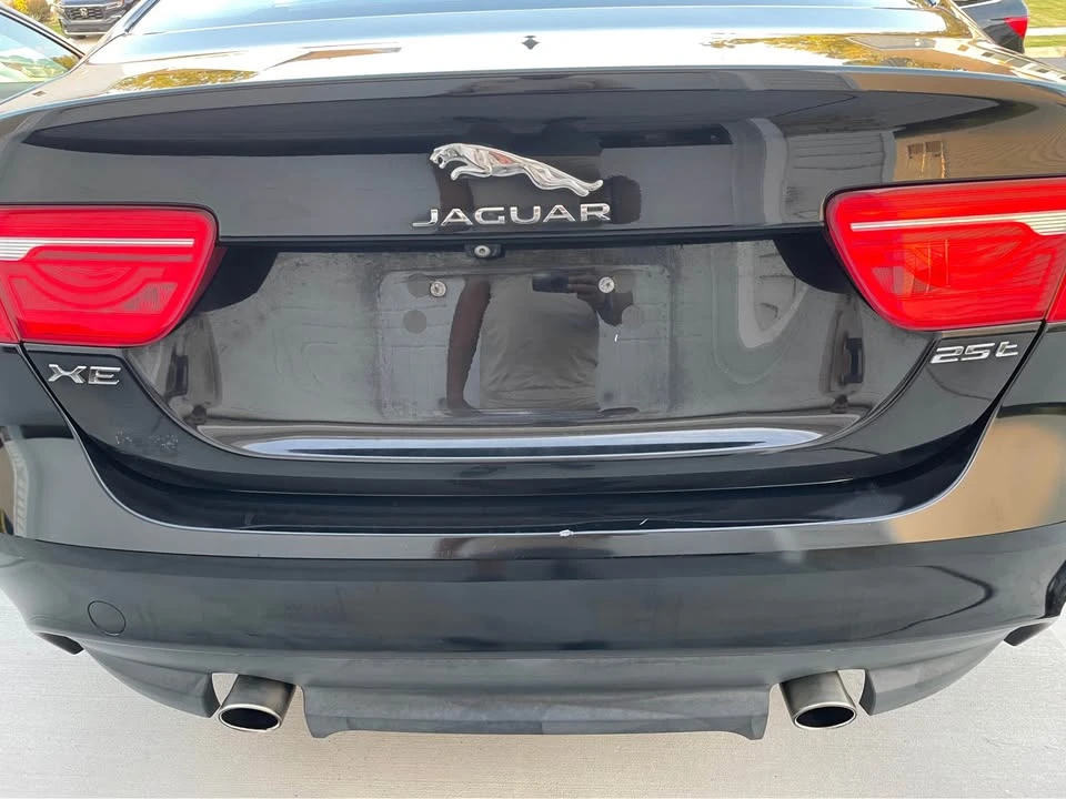 2019 Jaguar XE - Image 13 of 14