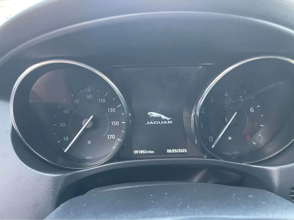 2019 Jaguar XE - Image 4 of 14
