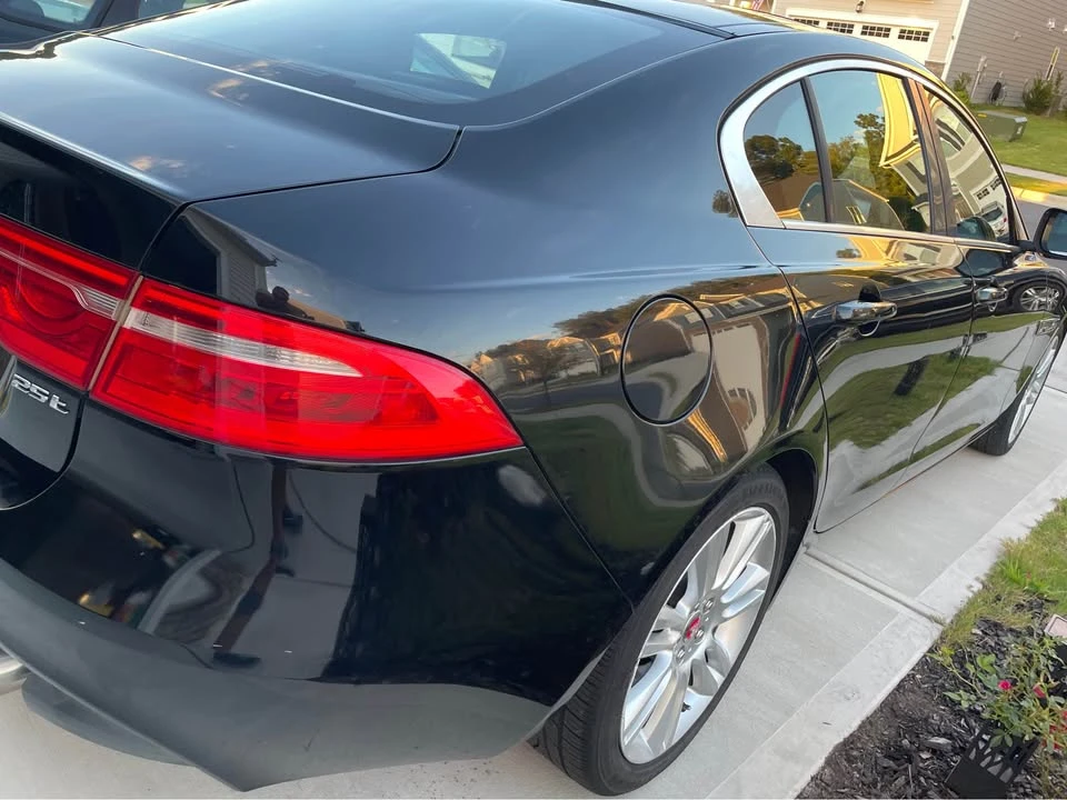 2019 Jaguar XE - Image 9 of 14