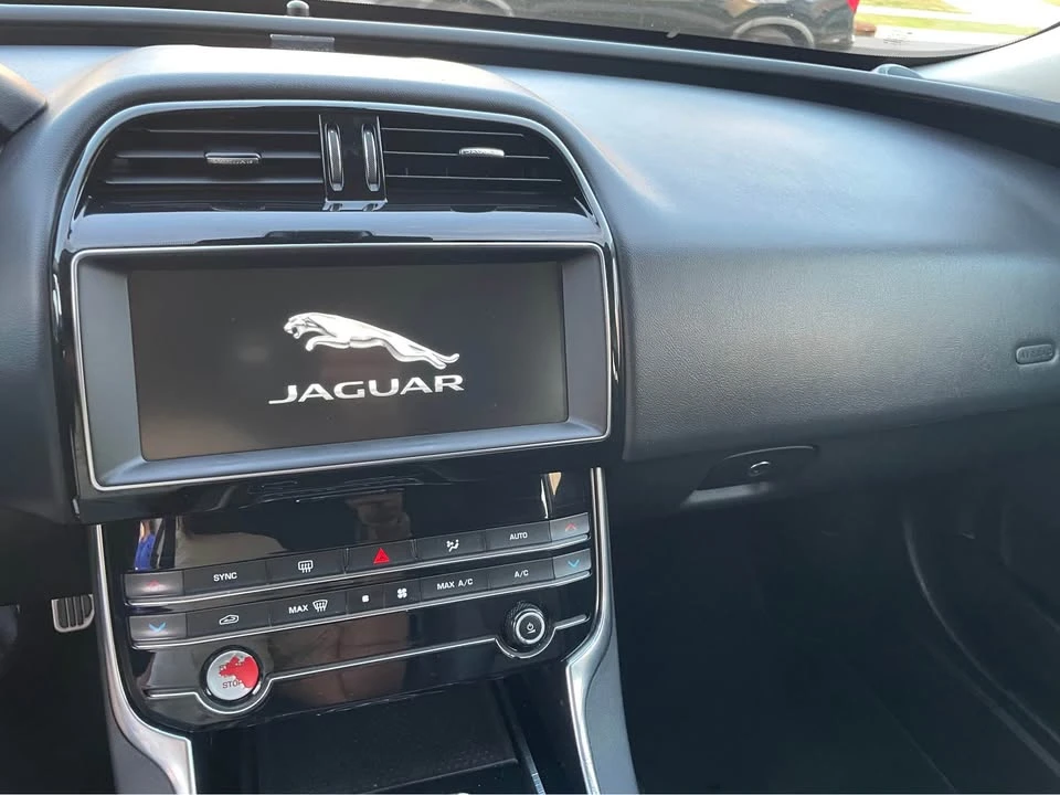 2019 Jaguar XE - Image 6 of 14