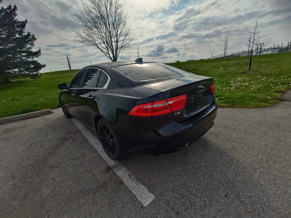 2019 Jaguar XE - Image 5 of 14