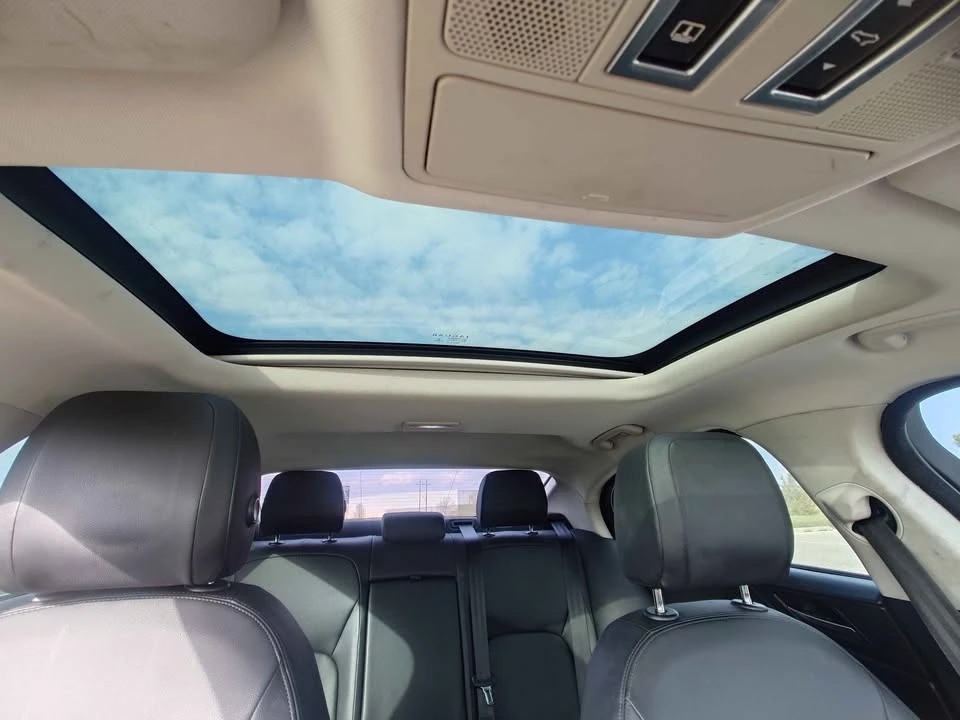 2019 Jaguar XE - Image 13 of 14