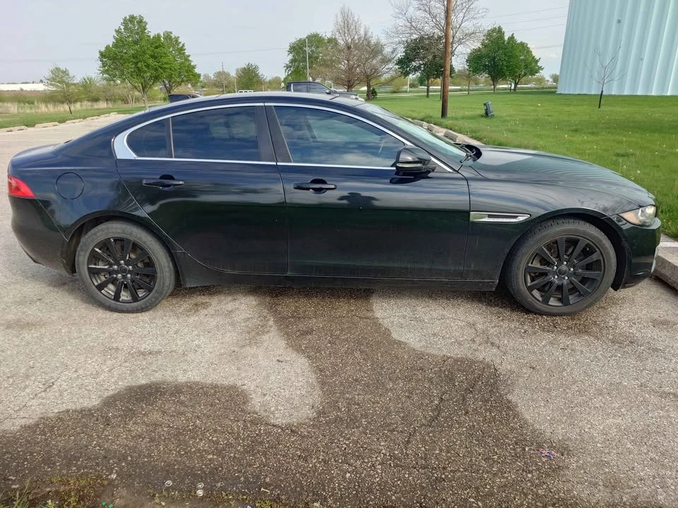 2019 Jaguar XE - Image 8 of 14