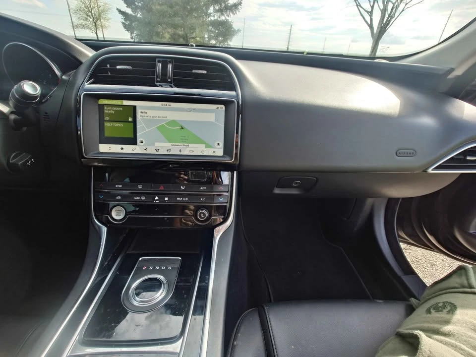 2019 Jaguar XE - Image 12 of 14