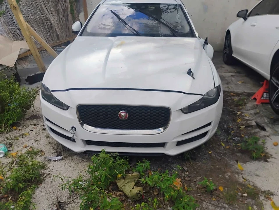 2019 Jaguar XE - Image 4 of 4