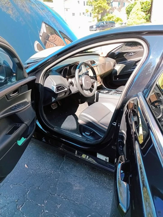 2019 Jaguar XE - Image 5 of 12