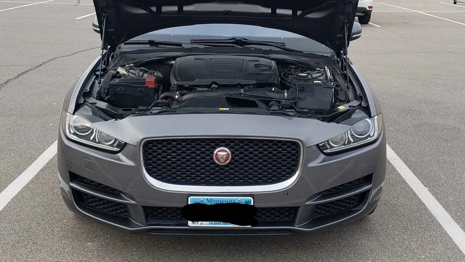2019 Jaguar XE - Image 16 of 16